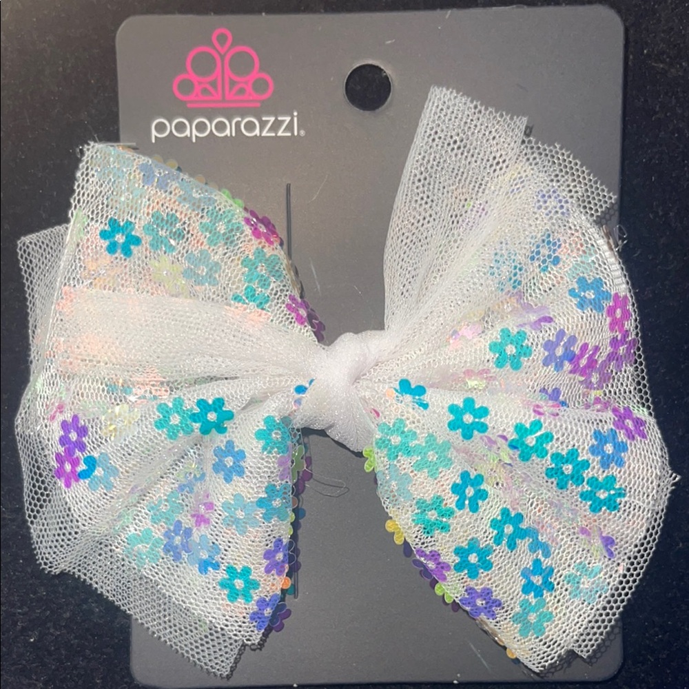 NWT White Floral Kids Bow Hair Clip(Last One)
